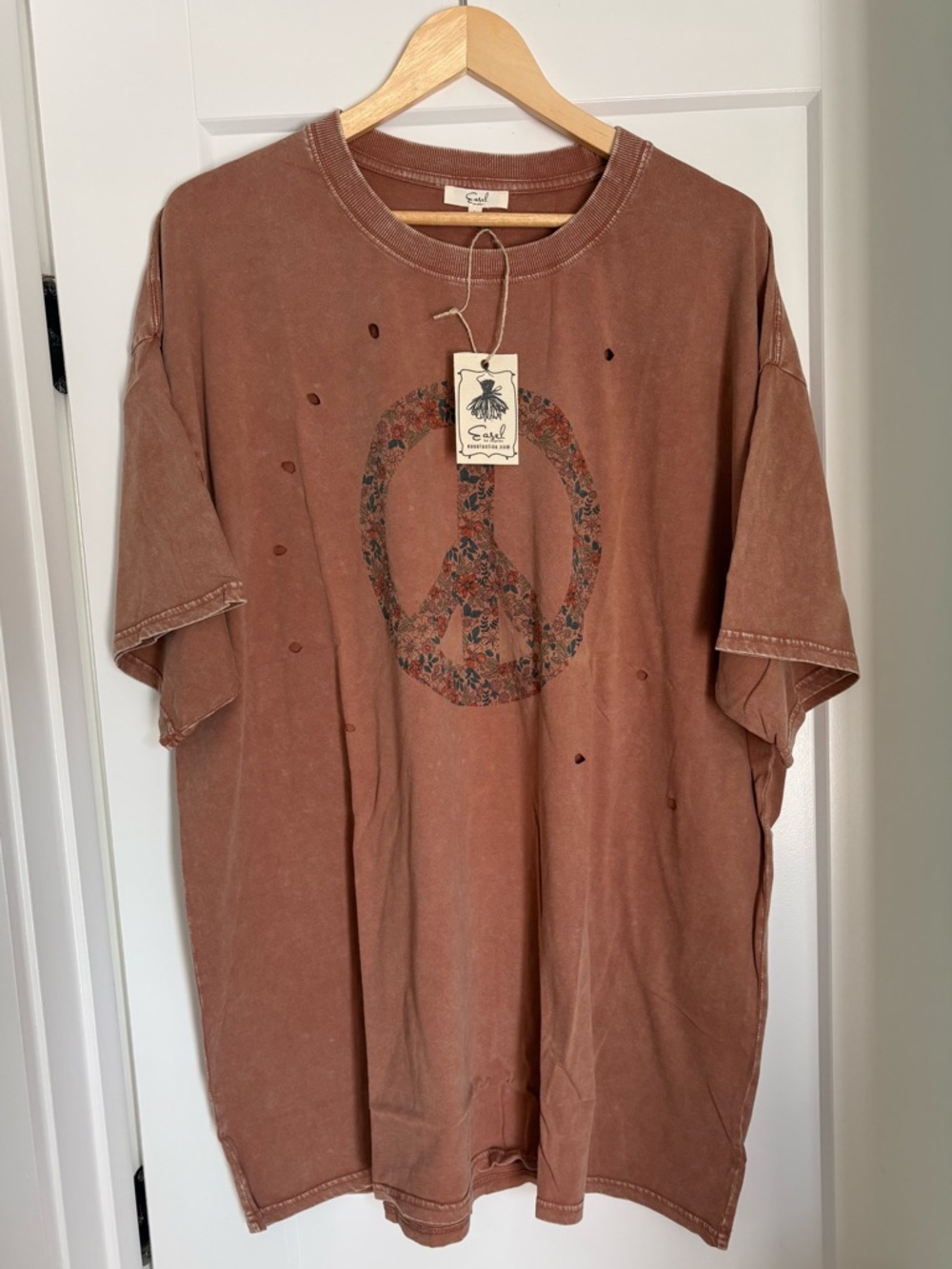 easel Rust Brown Distressed Peace Sign Short Sleeve Tee